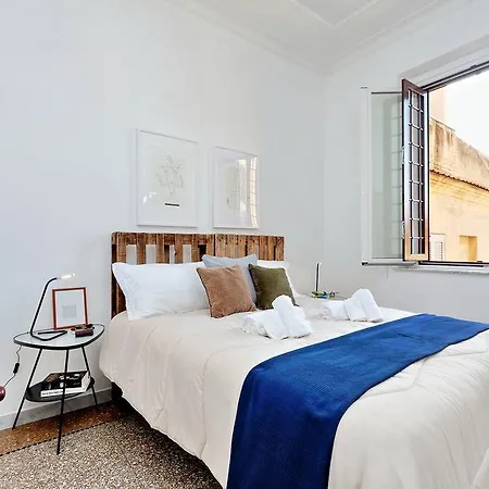 Piazza Capponi * Rome