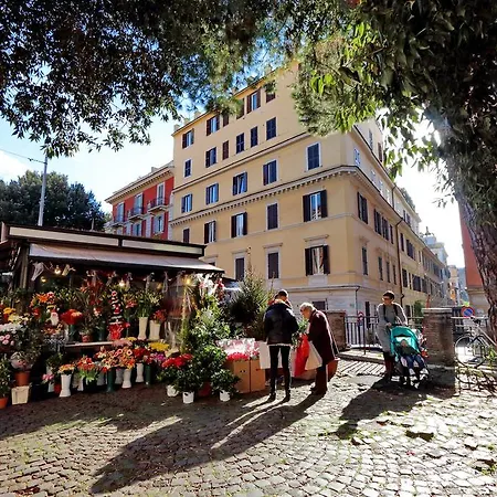 Piazza Capponi * רומא