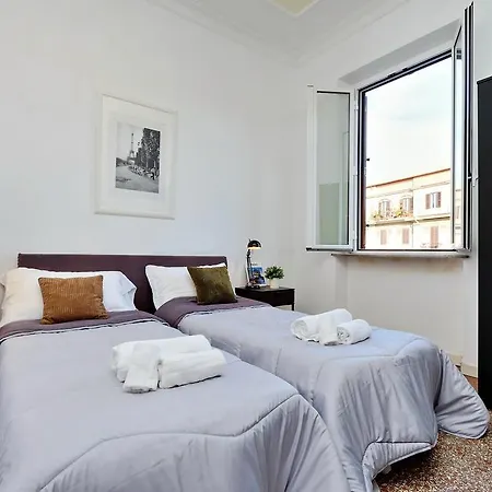 Piazza Capponi Apartment